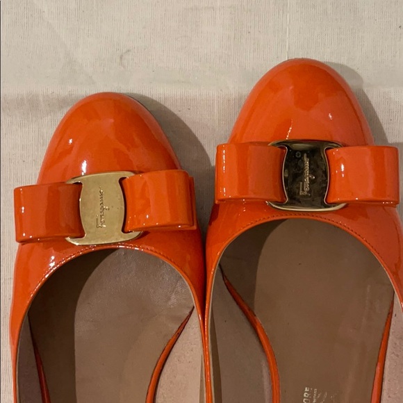 Salvatore Ferragamo Vera Pumps Shoes - Picture 2 of 6